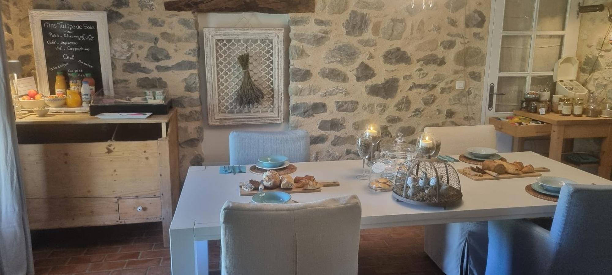 Mas Tulipe De Soie Bed & Breakfast Bevons Bagian luar foto